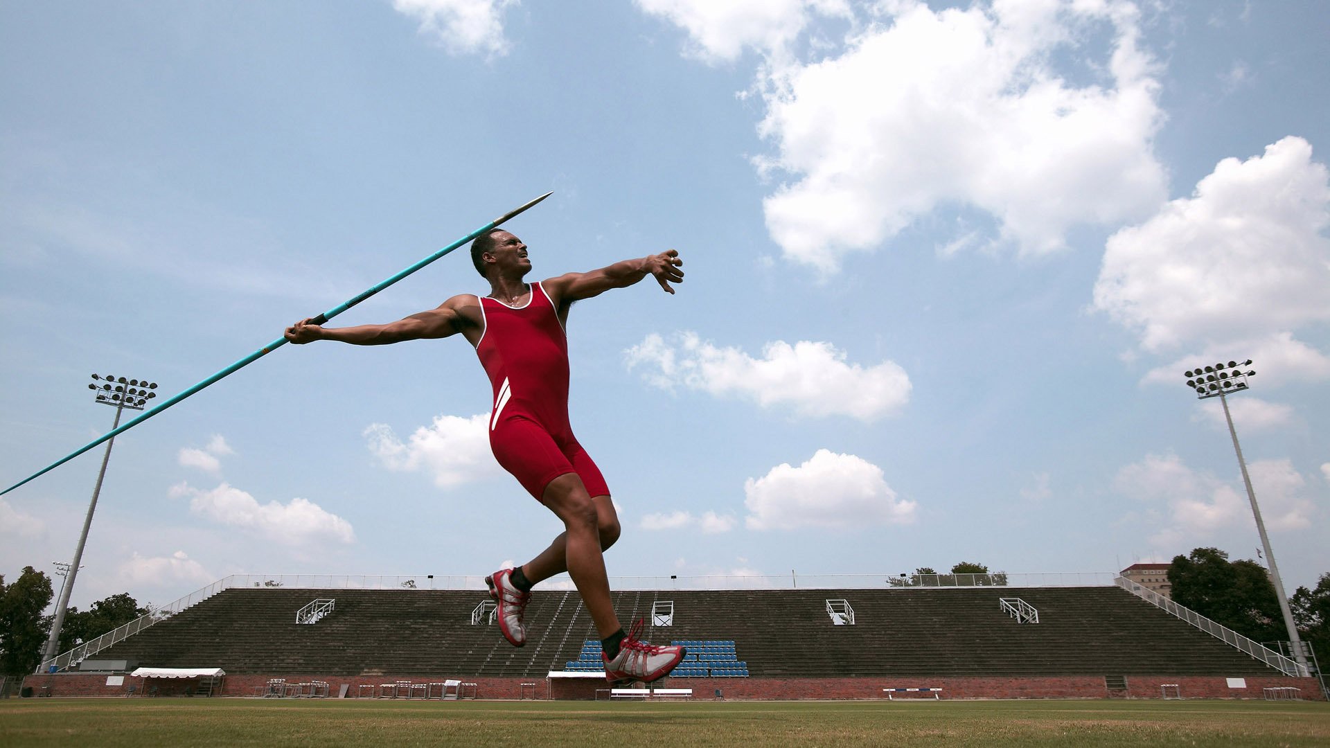 _短道赛：快节奏高强度，考验运动员应变能力_，短道速跑冠军