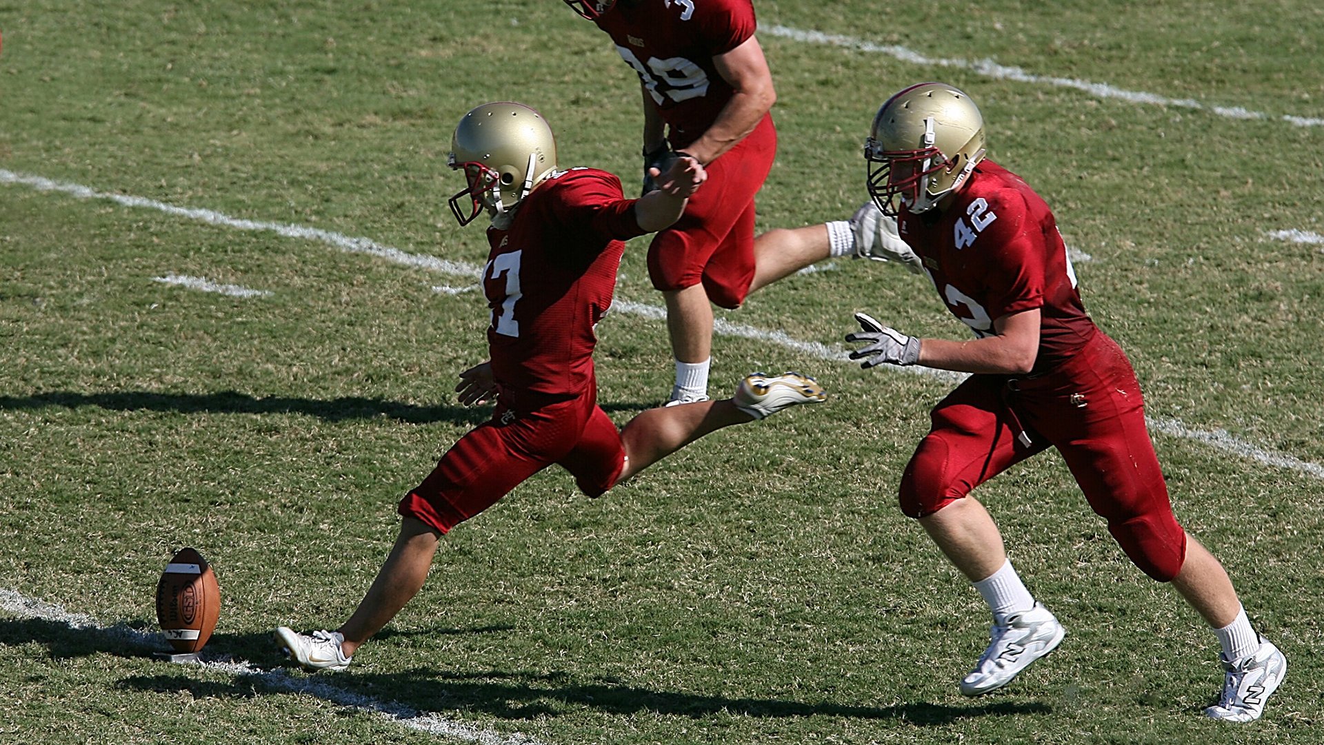 “马科斯·莫奇的稳固防线与出色反应,帮助美洲狮队迎接世界挑战”