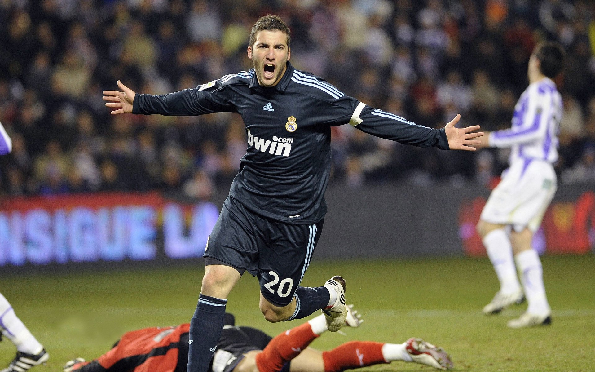 九游电脑版-_场外动态：运动员生活花絮大公开_，运动员生活照片