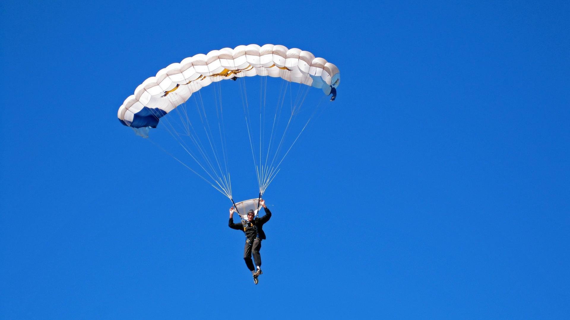 _场外故事:运动员公益慈善引关注_,善待运动员