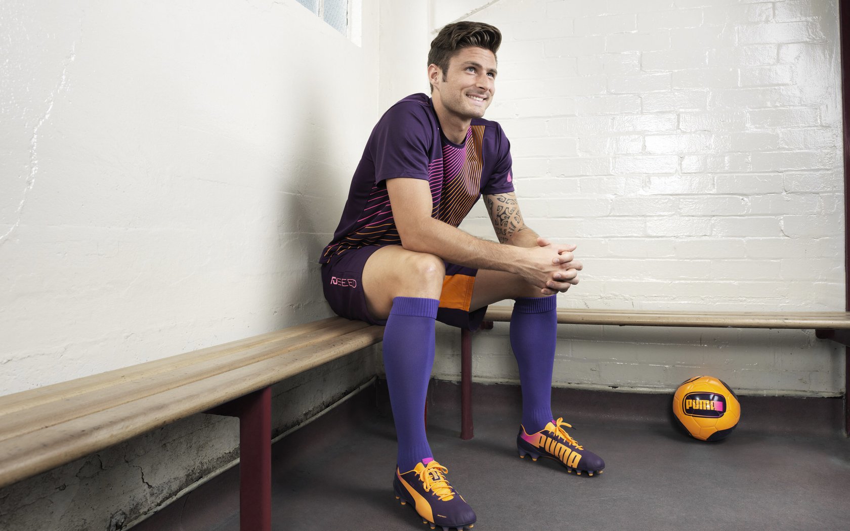 卢卡斯·梅尔滕斯游出个人赛季巅峰，卢卡·梅西纳斯